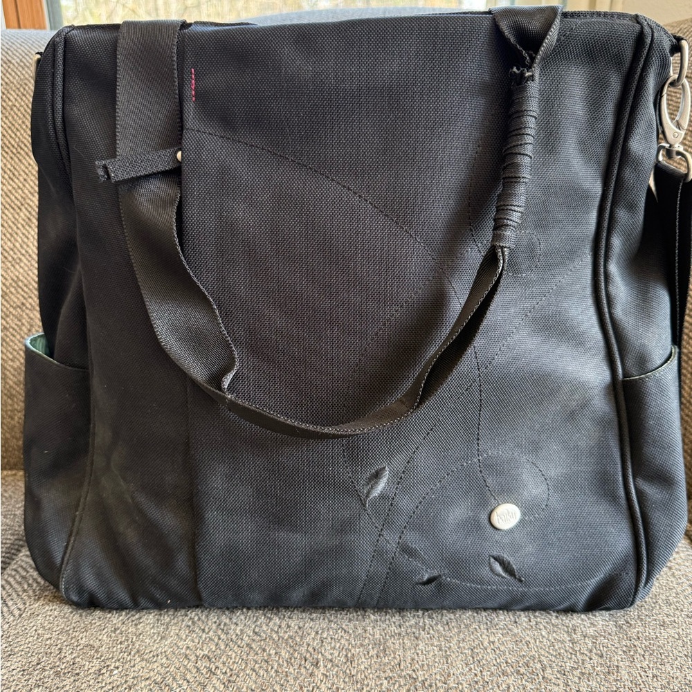 Haiku Black laptop Everyday Tote Bag